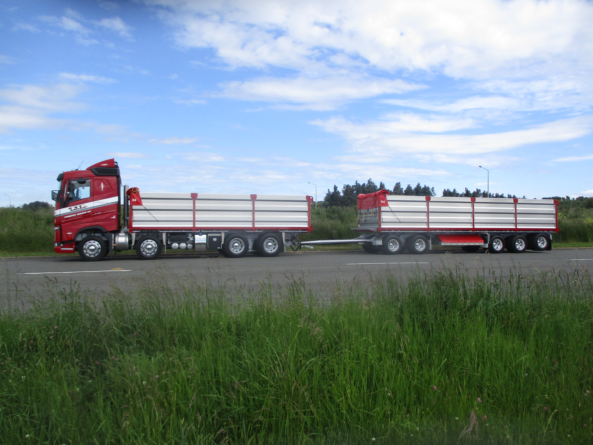 Lift Out Side Tipper / Truck and Trailer