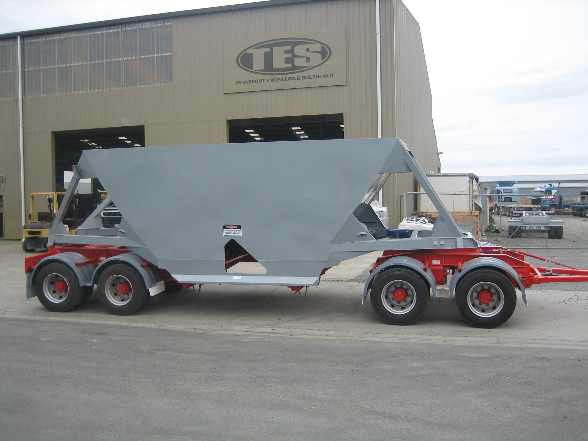 TES - Transport Engineering Southland | Belly/Bottom Dumper - Four Axle Pull