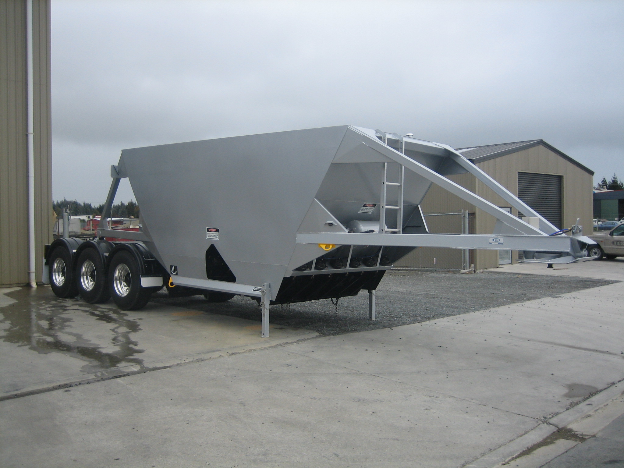 TES - Transport Engineering Southland | Belly/Bottom Dumper - Three Axle Semi